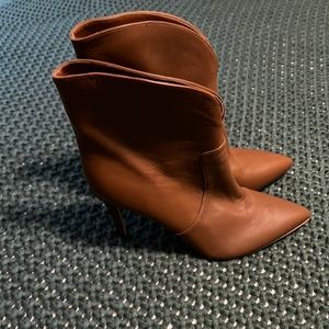 Women’s Nine West boots size 9.5